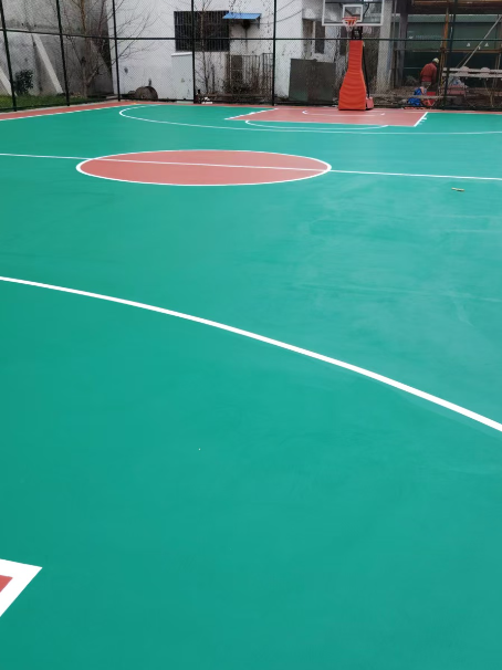 云南 球场长期使用易出现地面开裂